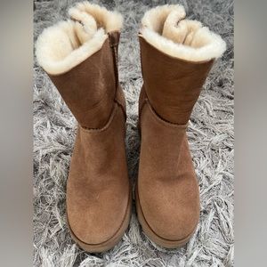 Used Ugg Classic Femme Toggle only wore 4 times size 7